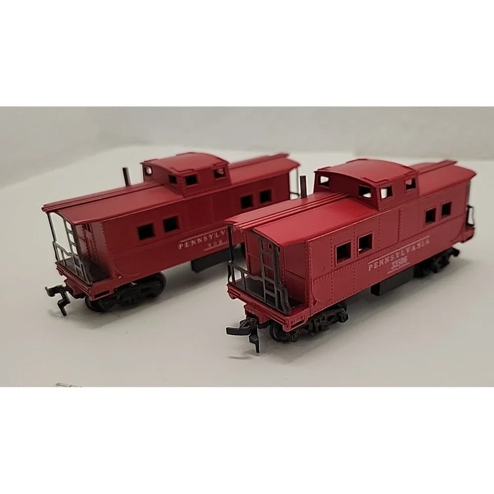 Vintage HO SCALE PENNSYLVANIA 506 CABOOSE & 33506